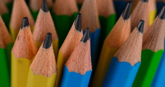 education-concept-with-drawing-pencils-close-up_176474-7766.jpg